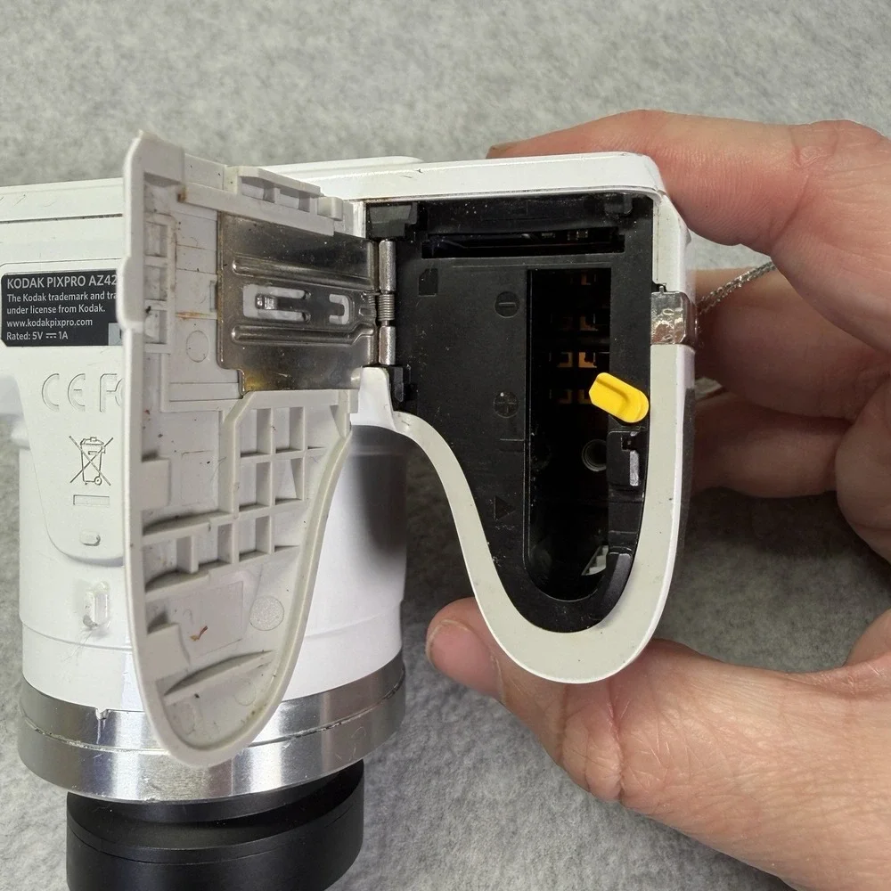 Kodak AZ421 PIXPRO 16MP Digital Camera with Wide Angle 42X White FOR PARTS